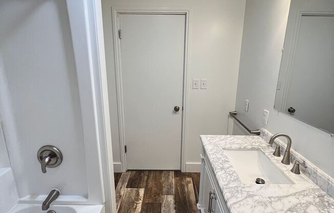 2 beds, 1 bath, $995, Unit 1124 N 21st St - 1A