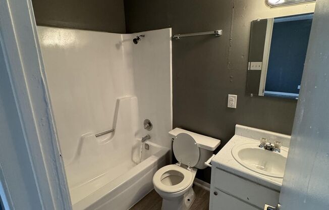 1 bed, 1 bath, 680 sqft, $550, Unit 4