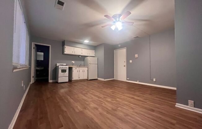 Studio, 1 bath, 300 sqft, $795, Unit 6