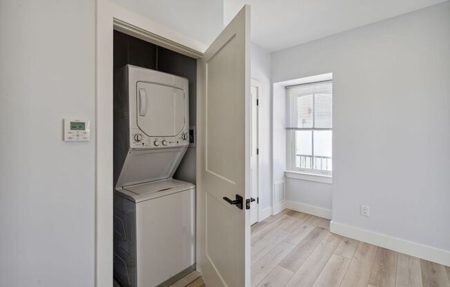 Studio, 1 bath, 400 sqft, $1,700, Unit 21