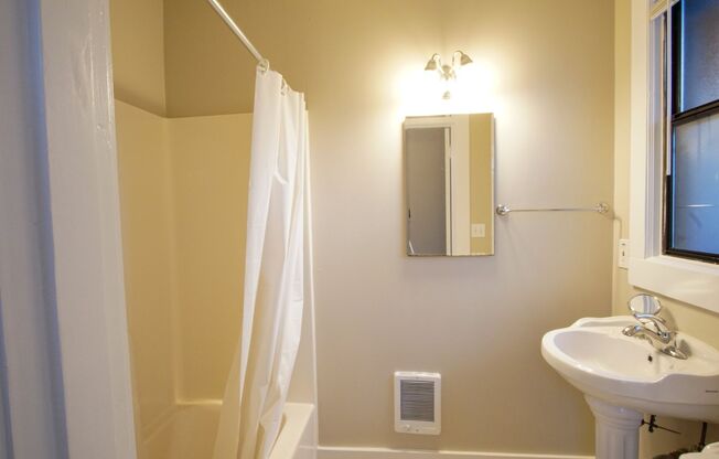 Studio, 1 bath, $1,115, Unit 03