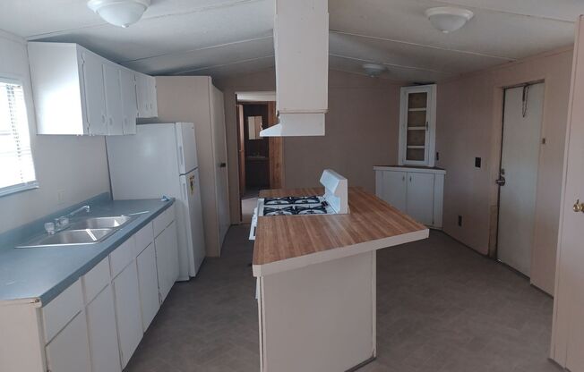 2 beds, 2 baths, $850, Unit Lot 38