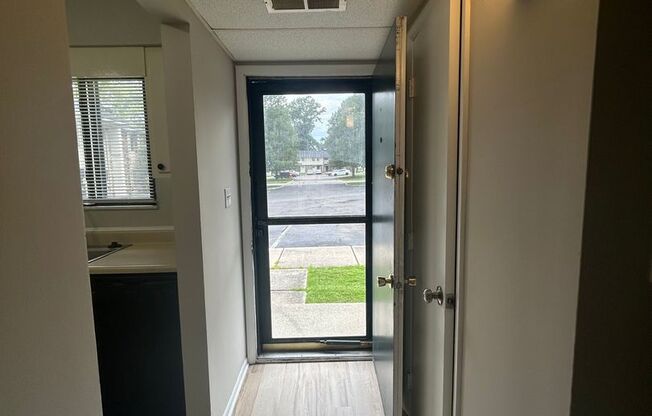 2 beds, 1.5 baths, 1,100 sqft, $1,099