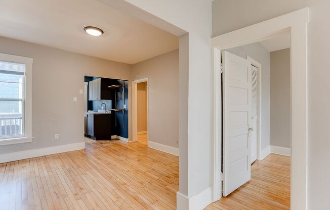 1 bed, 1 bath, 700 sqft, $1,250, Unit 6