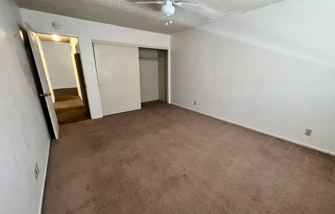 2 beds, 1.5 baths, 875 sqft, $900, Unit B