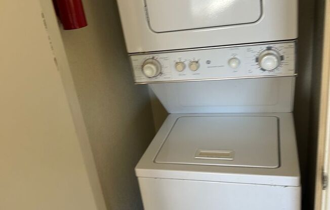 2 beds, 1 bath, 861 sqft, $970, Unit 56