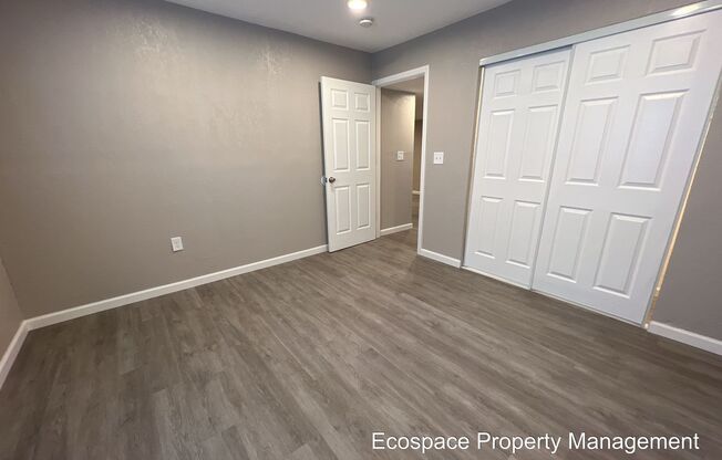 3 beds, 1 bath, $2,095, Unit 4524 B