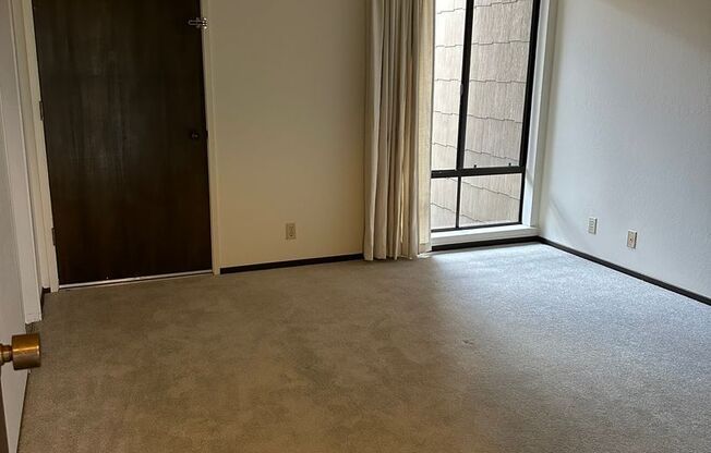 2 beds, 1 bath, 1,100 sqft, $2,900, Unit 273 S Parkview Ave, Apt #4