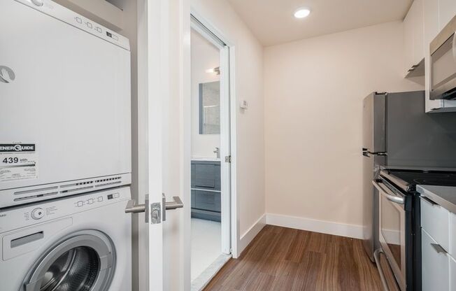 Studio, 1 bath, 500 sqft, $1,395, Unit 301
