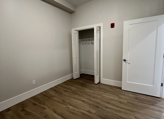 2 beds, 1 bath, 700 sqft, $2,095, Unit 2