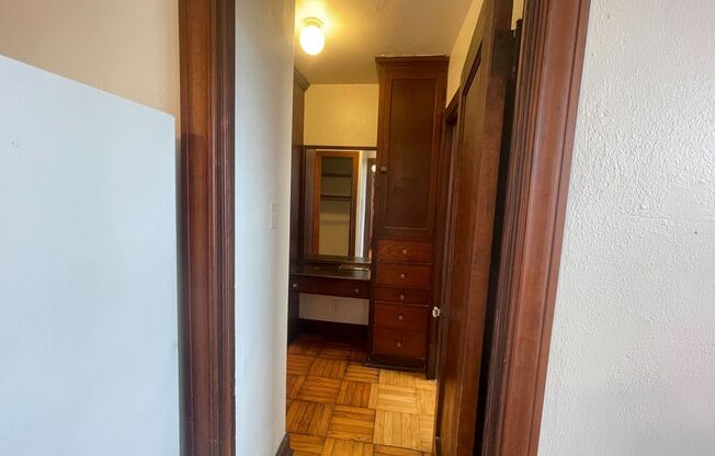 Studio, 1 bath, 400 sqft, $785, Unit 221