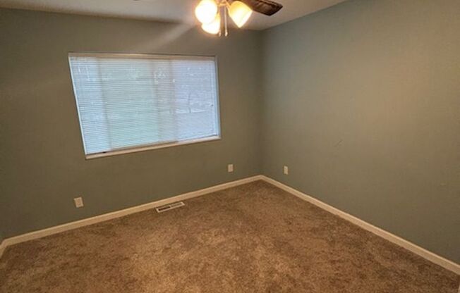 1 Bedroom 1 Bath Apt. with huge garage in Newberg