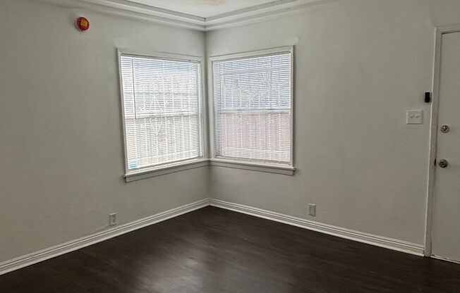 (2227 &amp; 2227 1/2) E 112th St