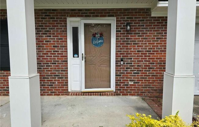 Conveniently located 3 bedroom!