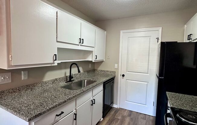 2 beds, 1 bath, 900 sqft, $1,395, Unit 117-14R