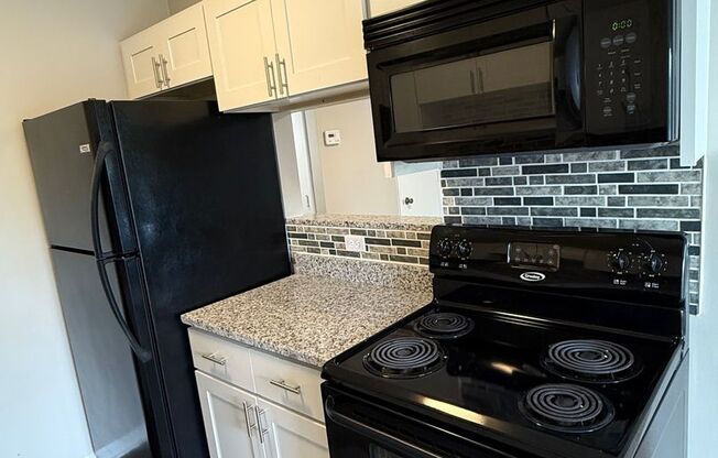 2 beds, 2 baths, 966 sqft, $990, Unit 1810