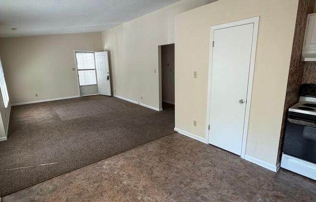 Carrboro / Brighton Sq. Apt. AVAILABLE