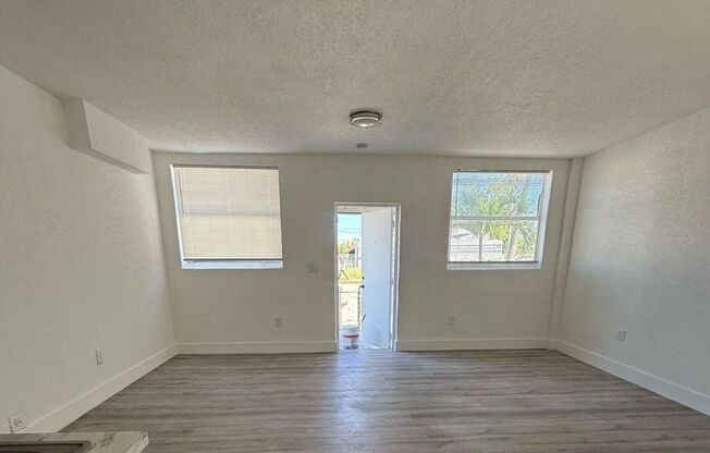 Studio, 1 bath, 400 sqft, $1,600, Unit 50-6