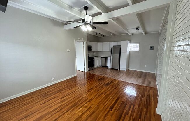 1 bed, 1 bath, 700 sqft, $1,245, Unit 215