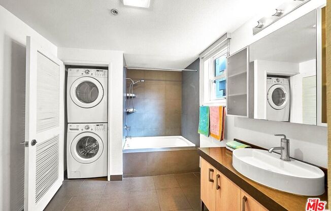 1 bed, 1 bath, 830 sqft, $2,700, Unit 318