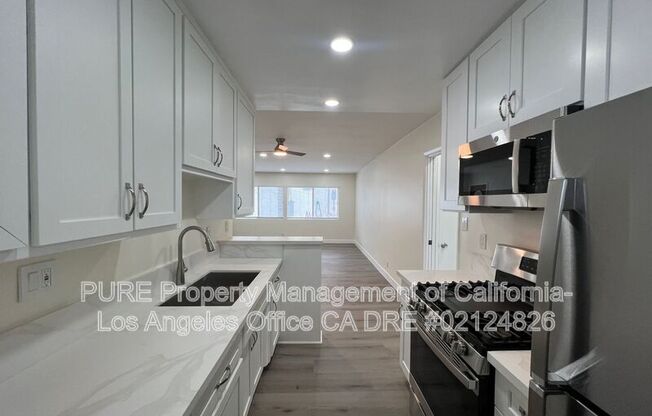 4212 1/2 W 64 ST