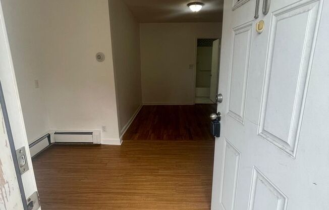 Studio, 1 bath, 9,999 sqft, $1,550