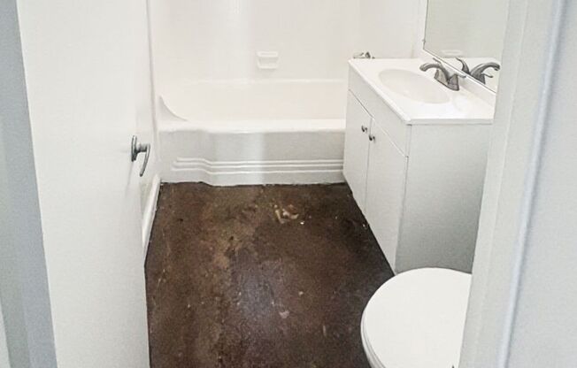 2 beds, 1 bath, $1,149, Unit 70