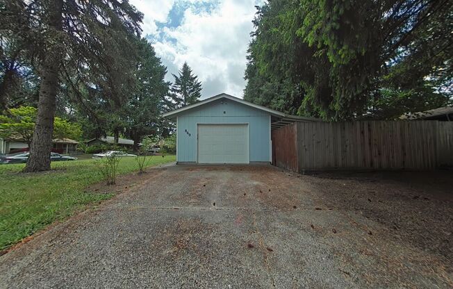 3 Bedroom House ~ Close to Downtown ~ Pet Friendly
