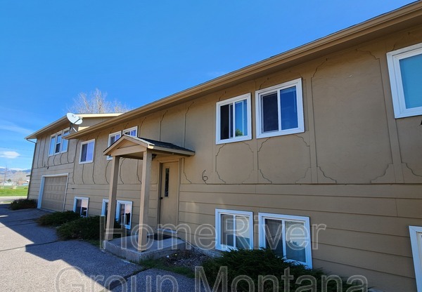 913 PATTEE CRK DR E