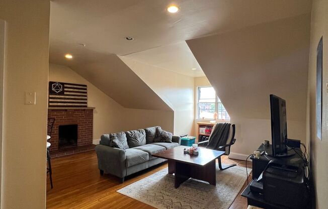 904 Spruce Street