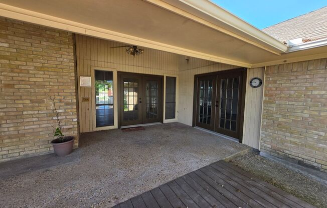 Stunning 4-bd 2.5 bath