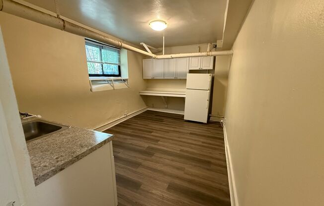 1 bed, 1 bath, $975, Unit 3