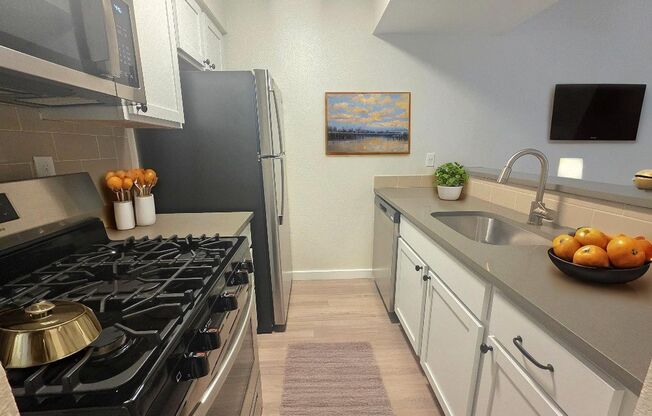1 bed, 1 bath, 700 sqft, $1,096, Unit ELP2200-216