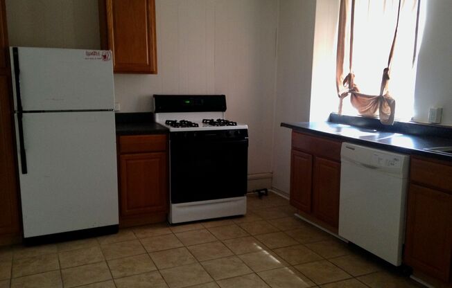 *** Apartments in South Oakland * Pet Friendly * Spacious & Renovated * Walk to Pitt * Available Now * Tour Today ***