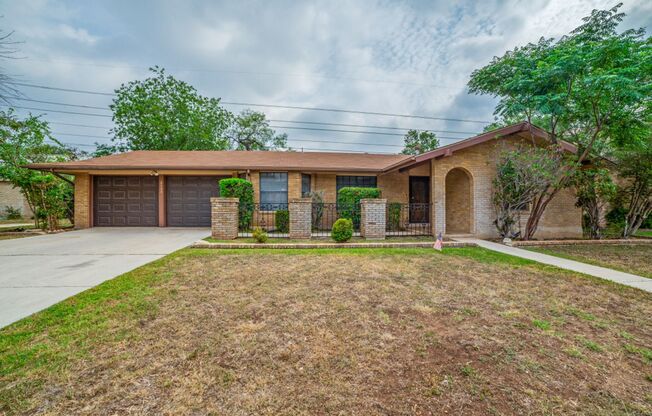 Thousand Oaks neighborhood! Over 1800 sqft!