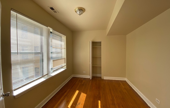 2 beds, 1 bath, $1,150, Unit 4840 #2N