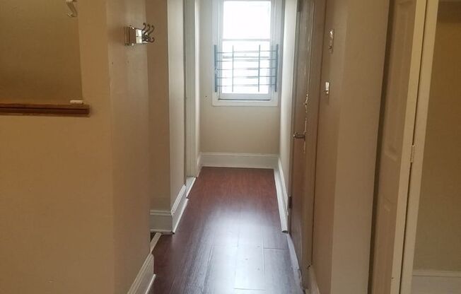 Studio, 1 bath, 400 sqft, $1,000, Unit 112 Apt. 4