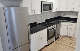 2 beds, 1 bath, 629 sqft, $4,200, Unit 714