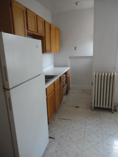5045 N Damen Ave