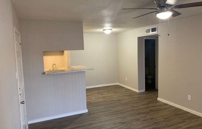 1 bed, 1 bath, 703 sqft, $850, Unit 2111