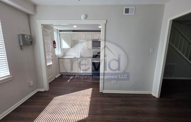 2 beds, 1 bath, 752 sqft, $995, Unit 1301-4