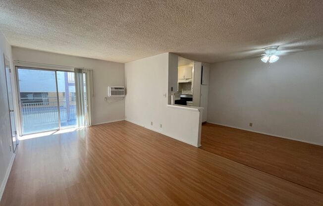 Spacious 2 Bedroom Apartment in Glendale!