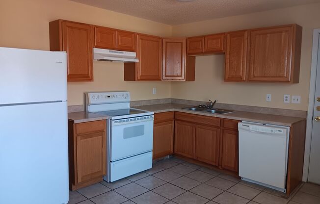 2 beds, 1 bath, 810 sqft, $725, Unit 3907 Zephyr Road #4