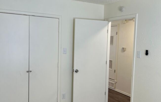 2 beds, 1 bath, 805 sqft, $925, Unit A