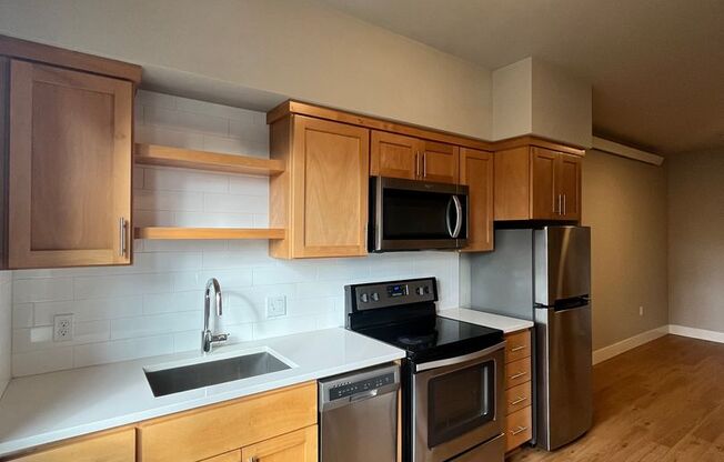 1 bed, 1 bath, $1,395, Unit 305