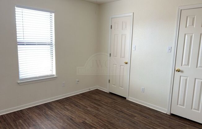 2 beds, 1 bath, $800, Unit 103 Truman Ave W Unit 8