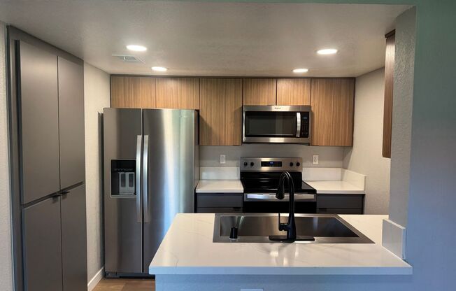 2 beds, 2 baths, 986 sqft, $2,650, Unit 335