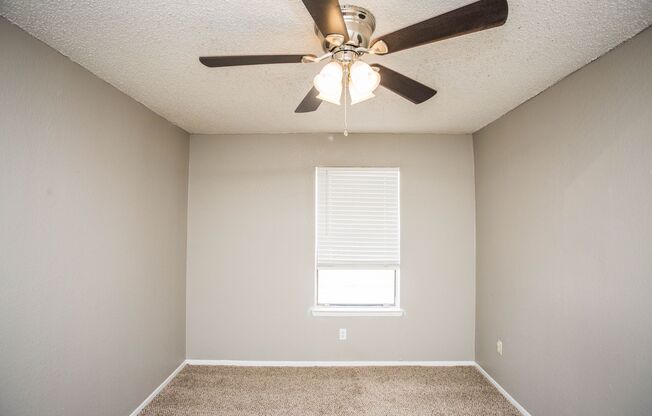 2 beds, 1.5 baths, 955 sqft, $900