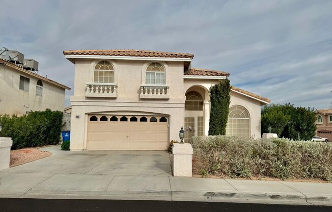 ***HOLIDAY SPECIAL!!! $500 OFF THE FIRST MONTHS RENT IF MOVED IN BY 2WEEKS!!*** THIS LOVELY 5 BEDROOM, 3 BATHROOM, 2 STORY HOME IS LOCATED IN HENDERSON