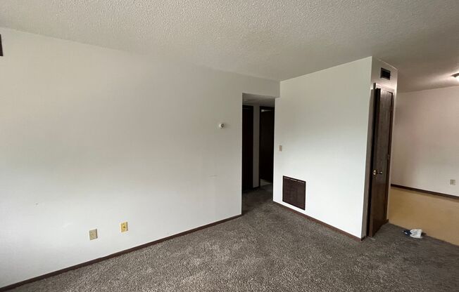 1 bed, 1 bath, 555 sqft, $595, Unit 02